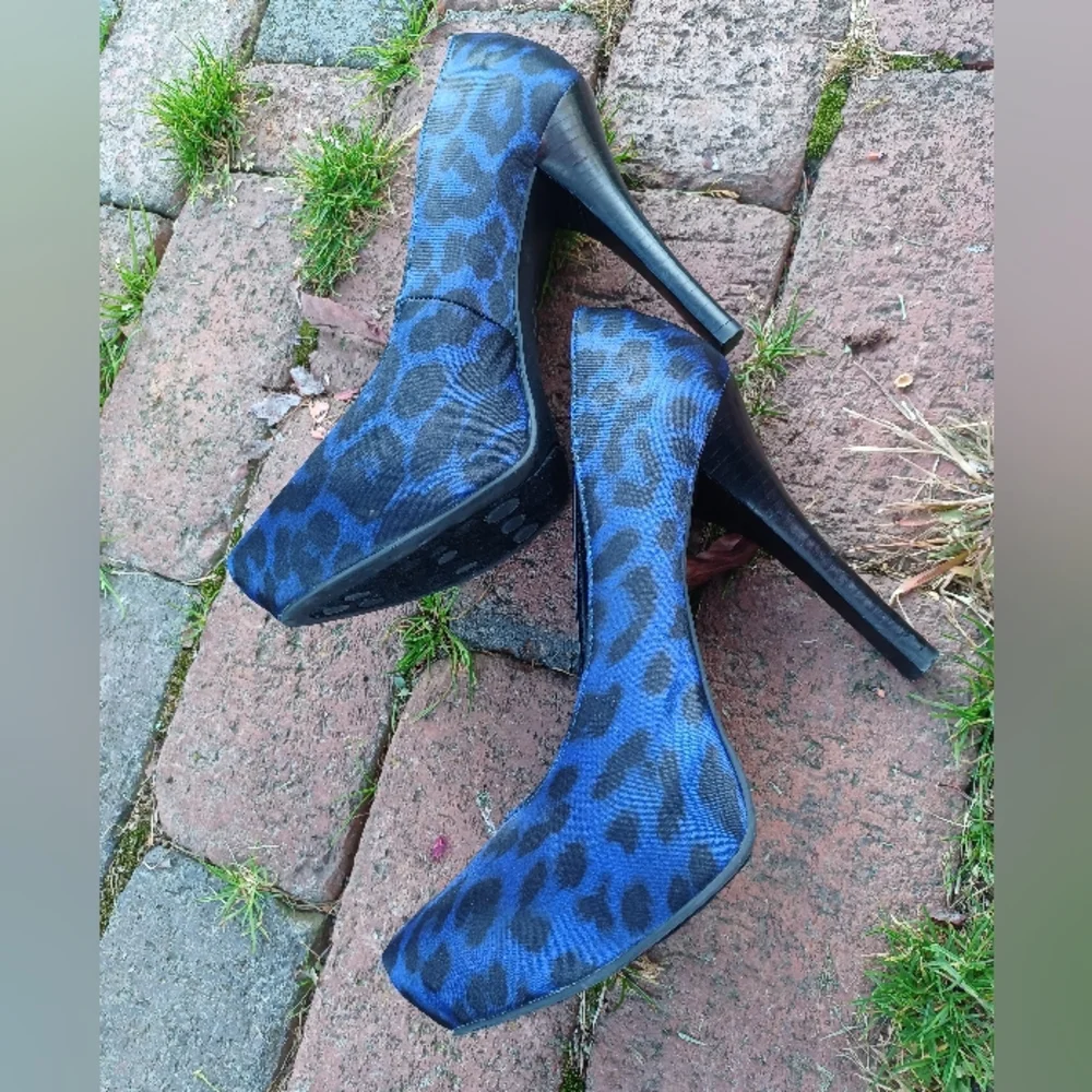 Vintage y2k Carlos Santana platform black blue platform cheetah pumps heels 6.5